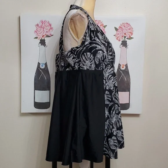 Island Escape Black and White One Piece Swimsuit - Picture 5 of 15